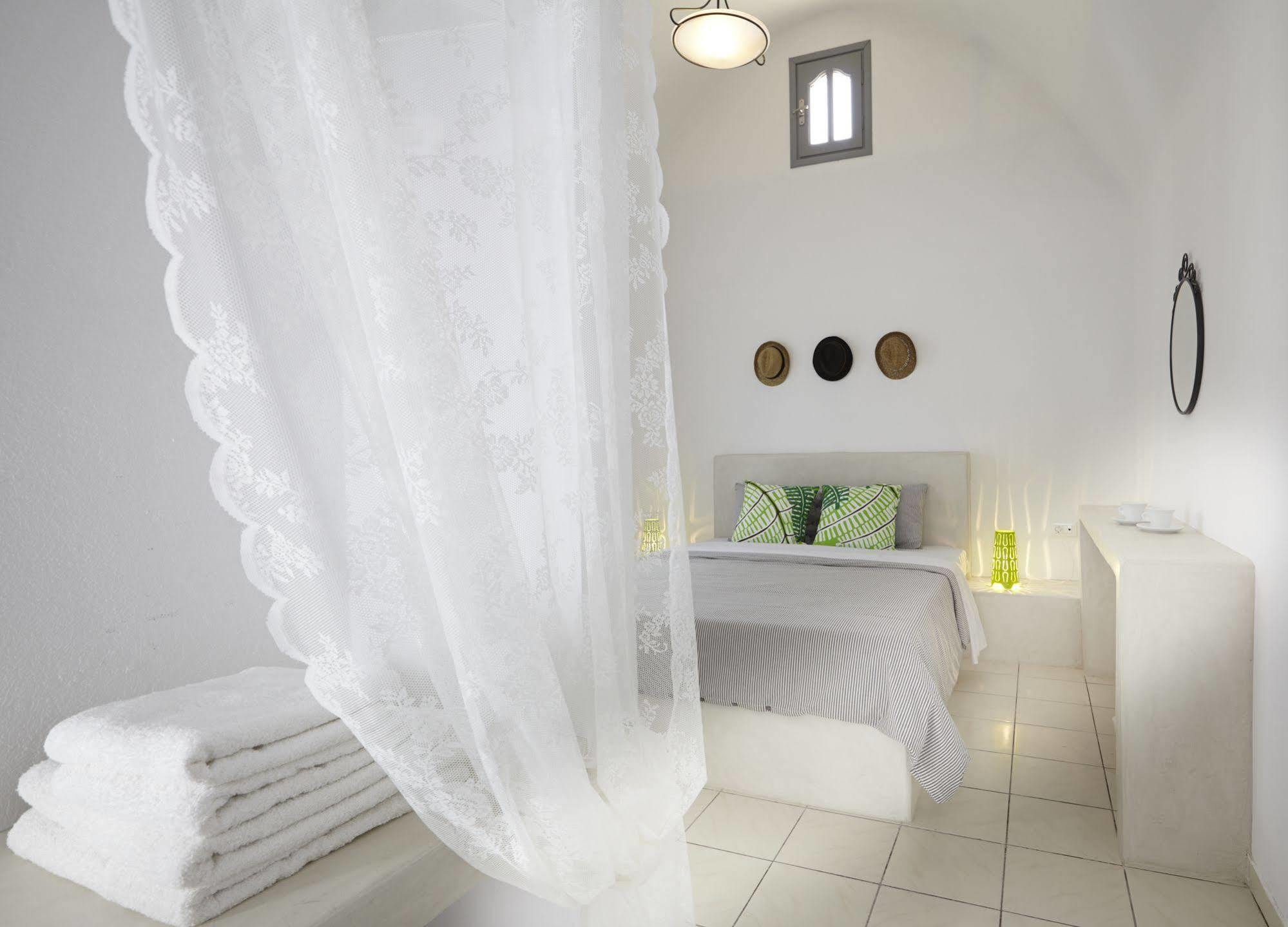 Fenix Hotel Perissa  Buitenkant foto