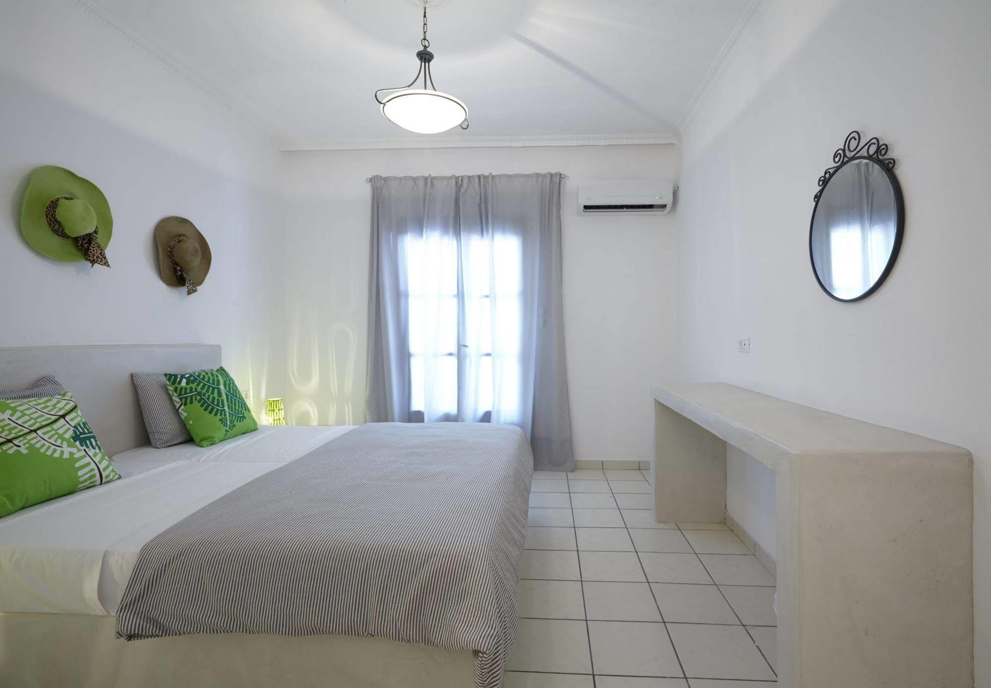 Fenix Hotel Perissa  Buitenkant foto