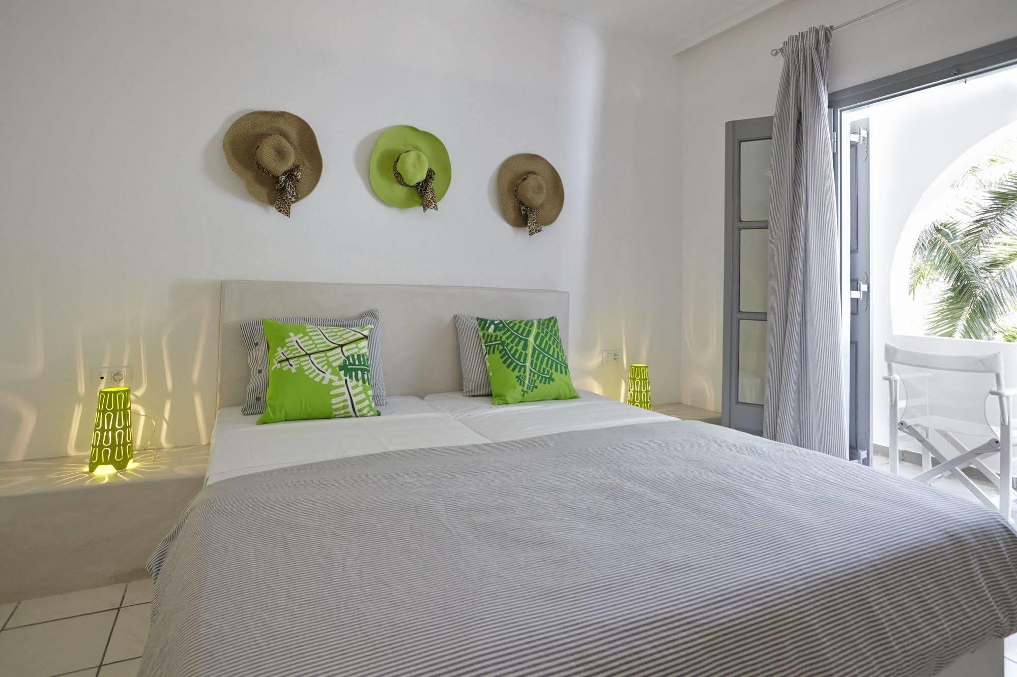 Fenix Hotel Perissa  Buitenkant foto