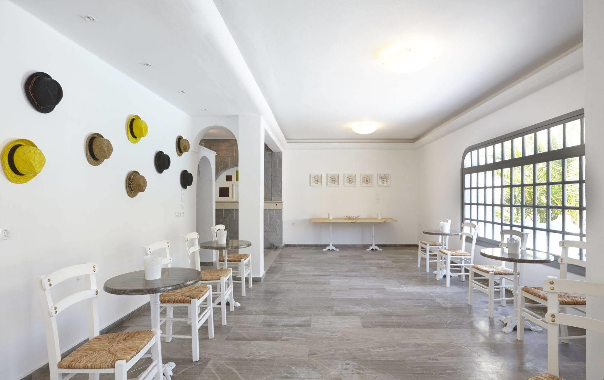 Fenix Hotel Perissa  Buitenkant foto