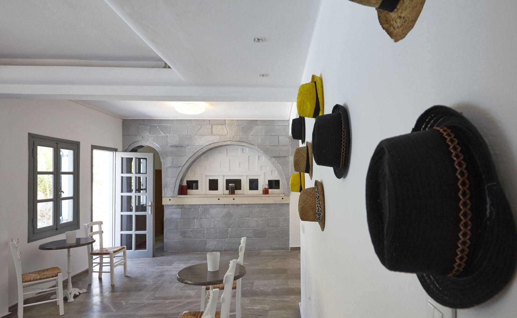 Fenix Hotel Perissa  Buitenkant foto